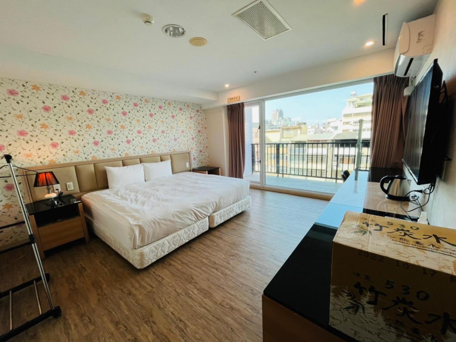 Hotel Champs Elysees Taizhong Zewnętrze zdjęcie