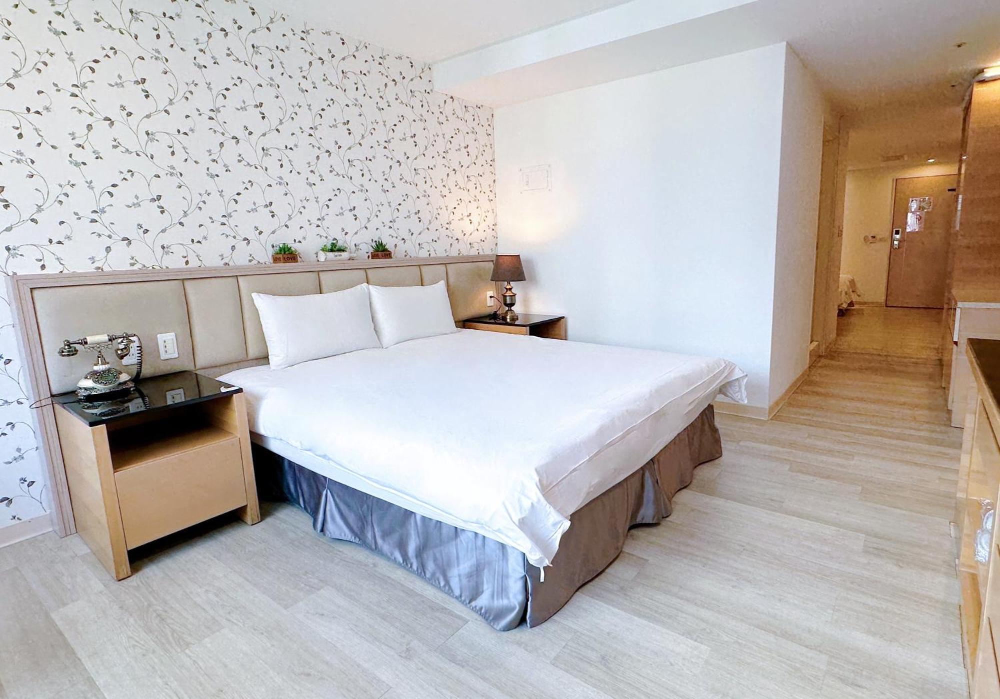 Hotel Champs Elysees Taizhong Zewnętrze zdjęcie