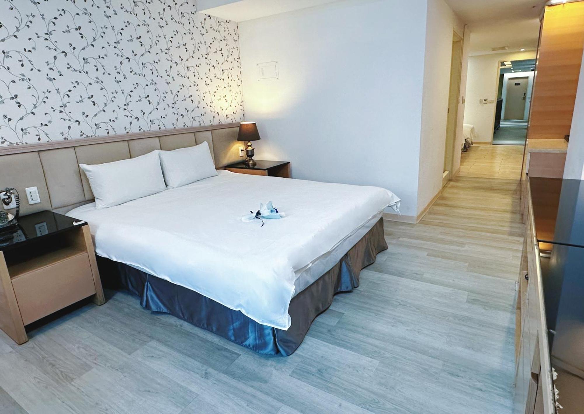 Hotel Champs Elysees Taizhong Zewnętrze zdjęcie
