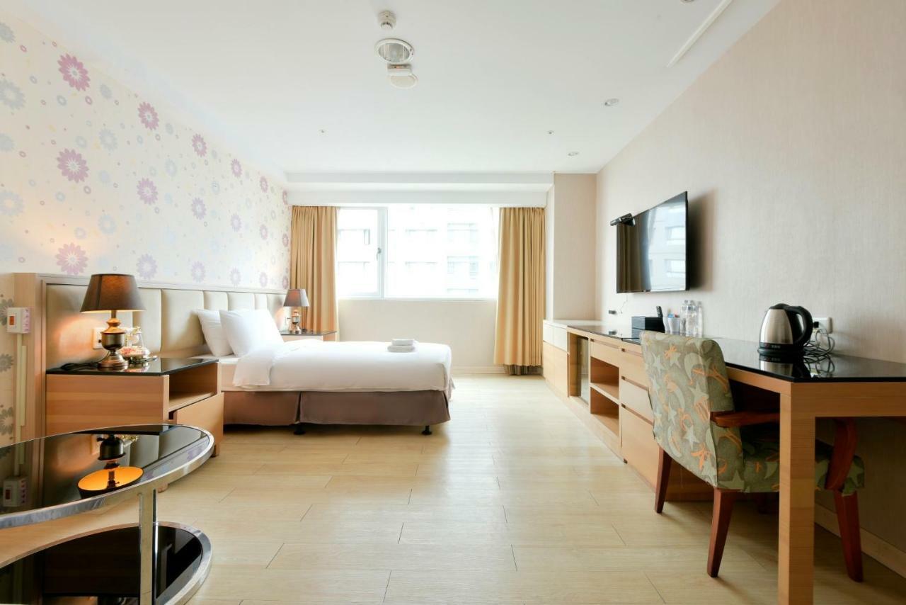 Hotel Champs Elysees Taizhong Zewnętrze zdjęcie